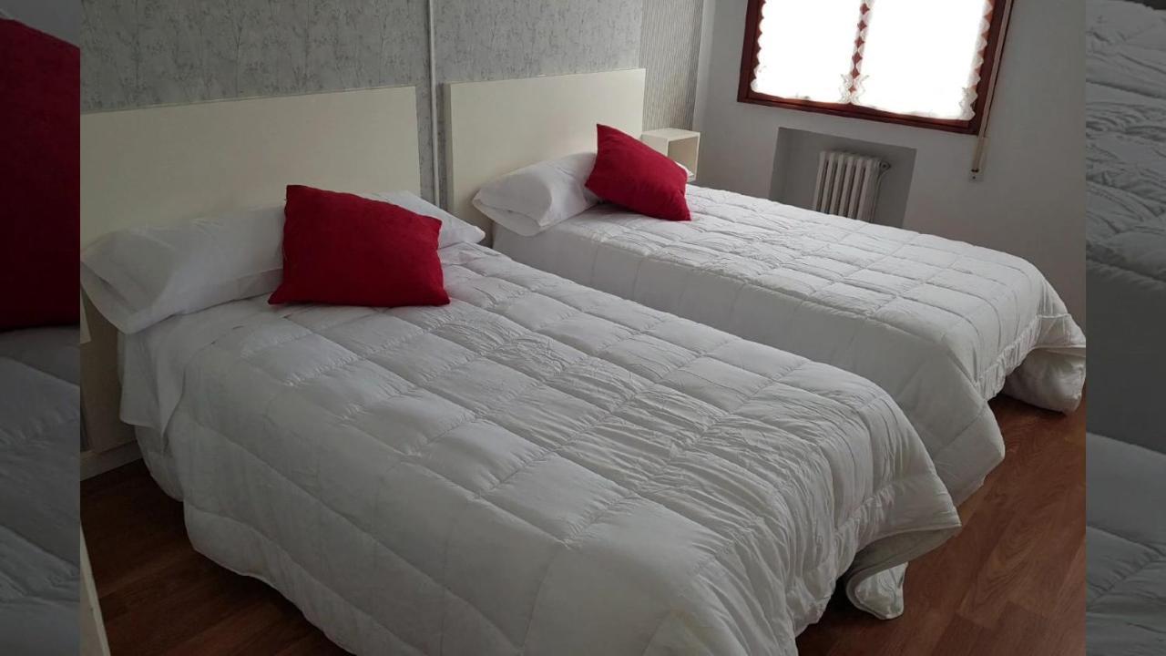 Apartamentos Halcon Ribadeo Exterior photo